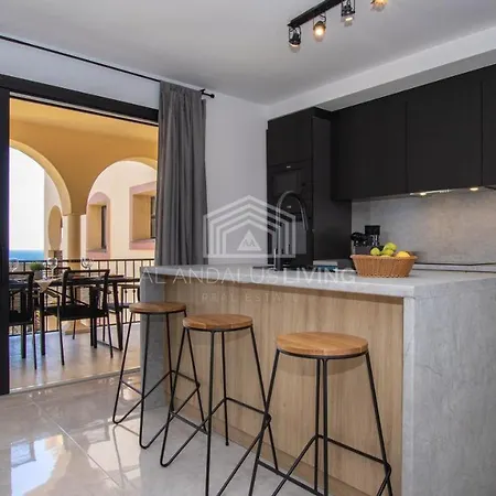 Sea View Loft: Beachfront Access & Contemporary Style Apartment