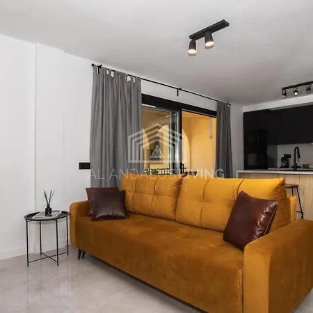 Sea View Loft: Beachfront Access & Contemporary Style Apartment Malaga