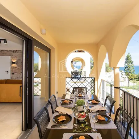 Apartment Sea View Loft: Beachfront Access & Contemporary Style *